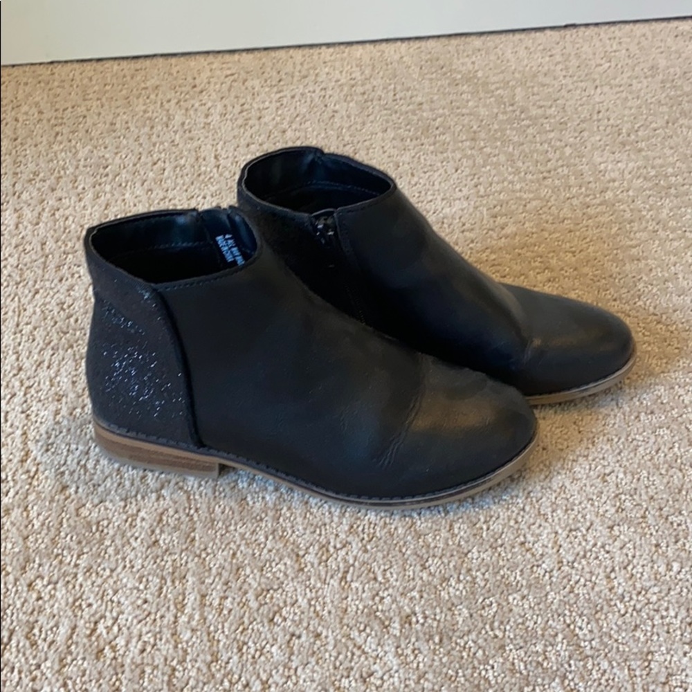CAT & JACK black sparkle booties size 4